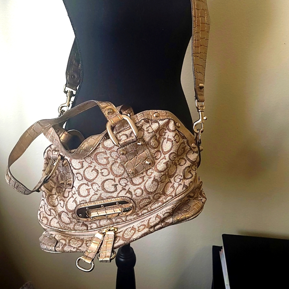 GUESS purse in a Beige and Mettalic Gold